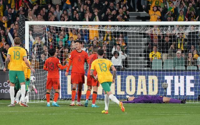 1728571482165036940.jpg (体育)(3)足球——世预赛:中国队不敌澳大利亚队XxjpseC007284_20241010_PEPFN0A001.jpg