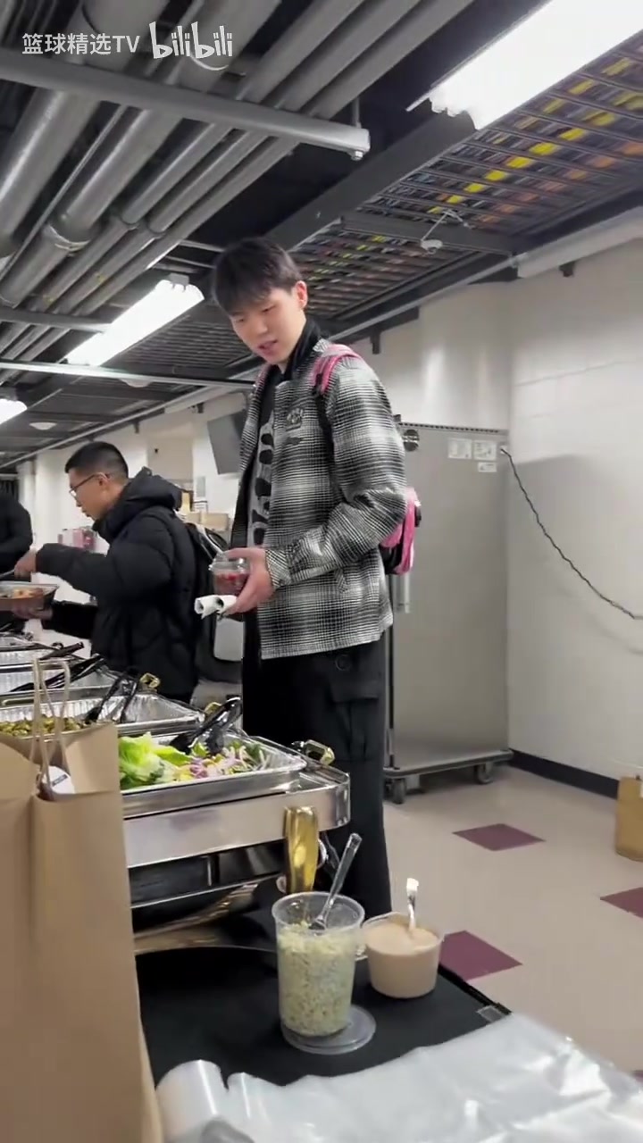 官方网站-杨瀚森赛后都吃什么？来看看开拓者&amp;湖人&amp;掘金三队的赛后餐